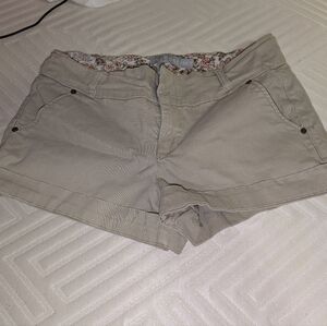 Women’s Beige Casual Cotton Shorts in Size 12